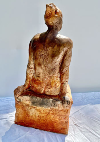 Sitzende Frau
